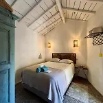 Casa Do Outro Mundo * Palas